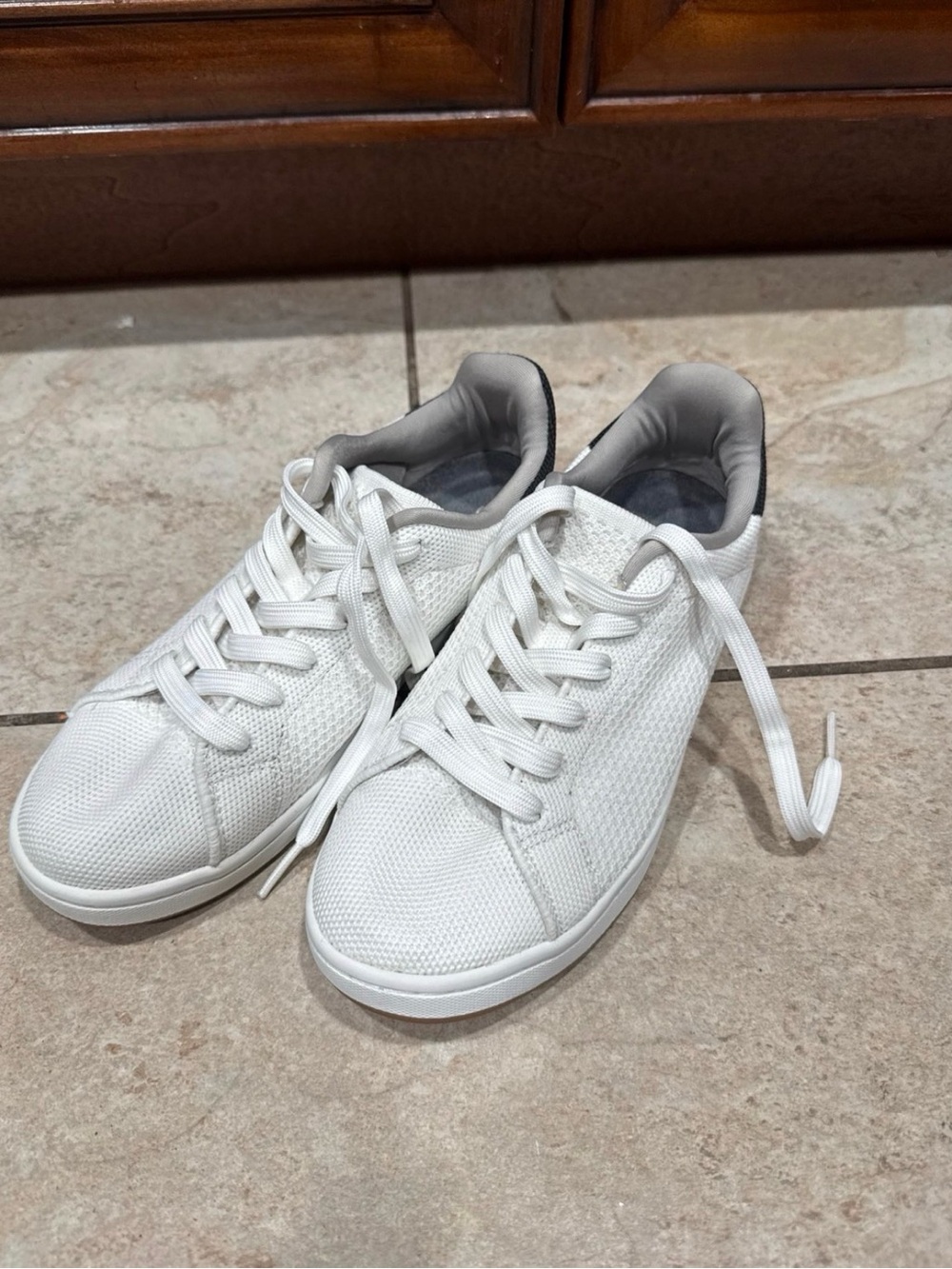 Suavs The Original Sneaker Women’s Size 7 - Picture 1 of 9